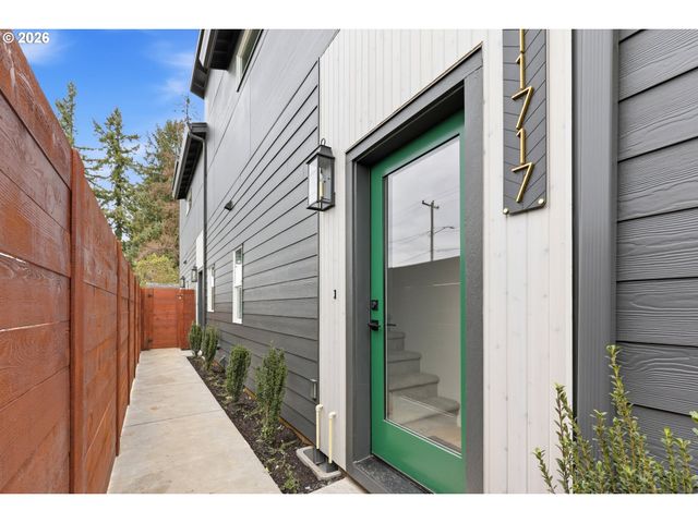 11719 Se ASH St, Portland, OR 97216