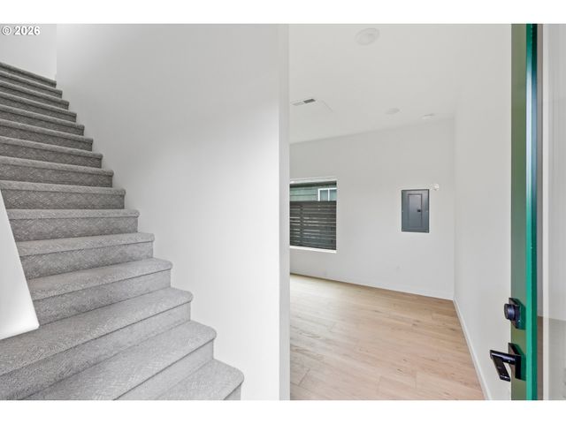 11719 Se ASH St, Portland, OR 97216