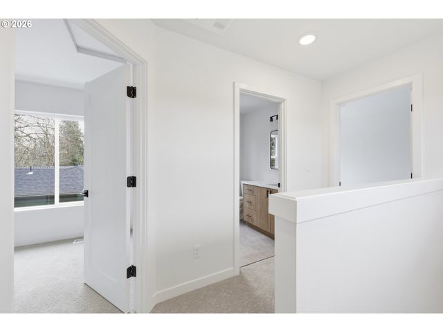 11719 Se ASH St, Portland, OR 97216