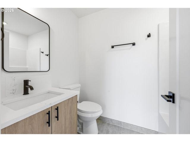 11719 Se ASH St, Portland, OR 97216