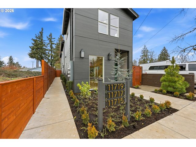 11719 Se ASH St, Portland, OR 97216