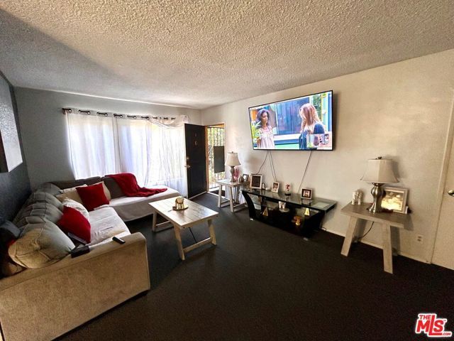 6214 S Victoria Avenue, Los Angeles, CA 90043