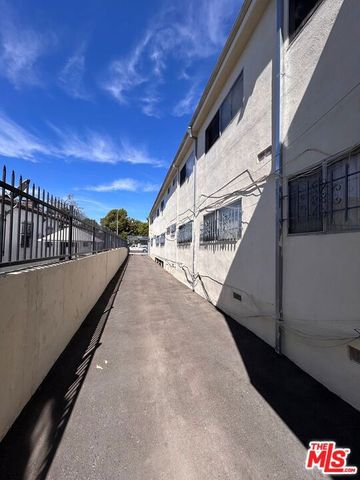 6214 S Victoria Avenue, Los Angeles, CA 90043