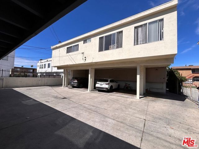 6214 S Victoria Avenue, Los Angeles, CA 90043