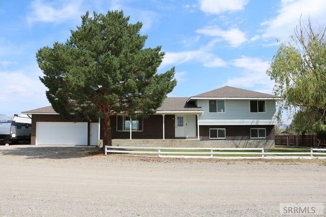 176 Valley Court, Challis, ID 83226