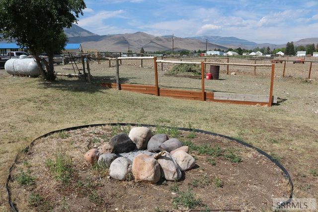 176 Valley Court, Challis, ID 83226