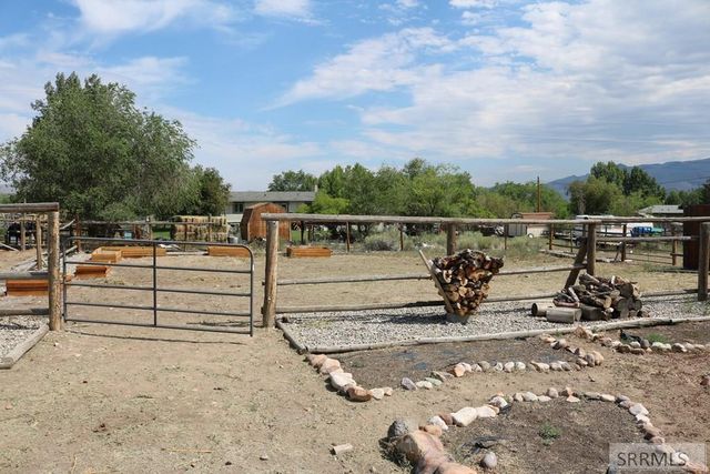 176 Valley Court, Challis, ID 83226