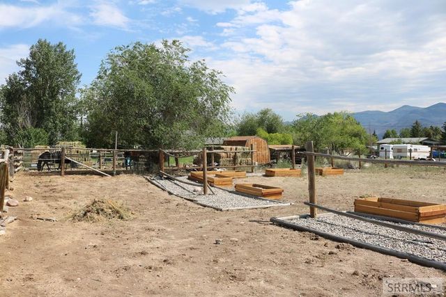 176 Valley Court, Challis, ID 83226