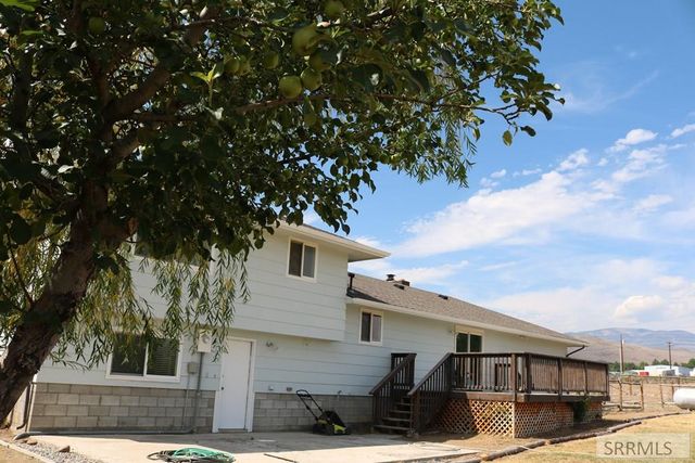 176 Valley Court, Challis, ID 83226