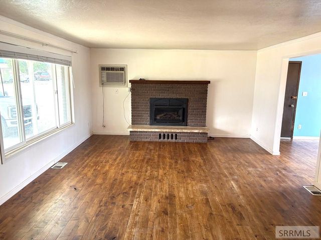 176 Valley Court, Challis, ID 83226