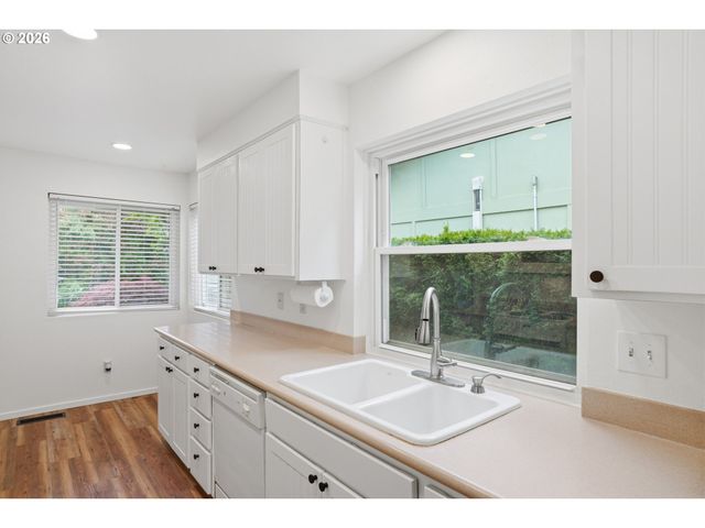 10440 Sw CENTURY OAK Dr, Portland, OR 97224