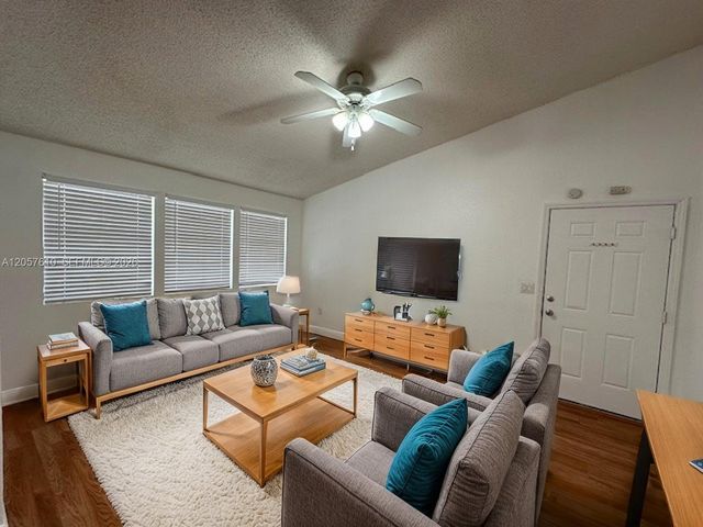 15590 SW 106th Ln 1102, Miami, FL 33196