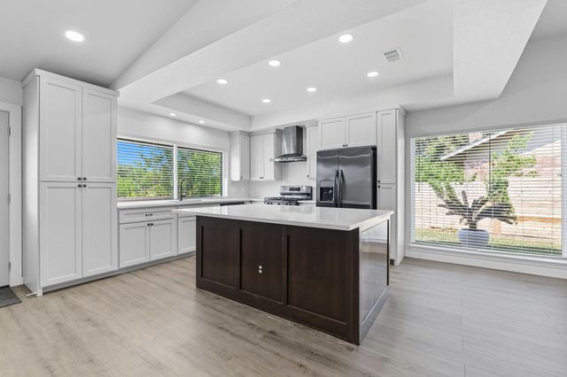 5113 Loyola LN, Austin, TX 78723