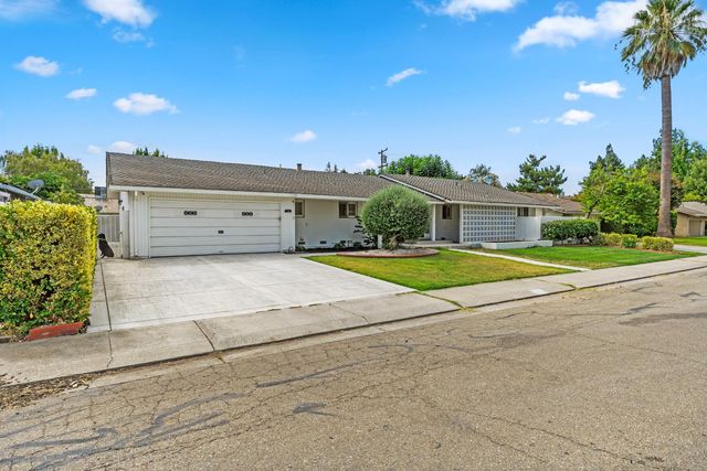 14 W Canterbury Dr, Stockton, CA 95207