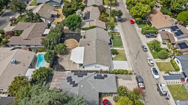 14 W Canterbury Dr, Stockton, CA 95207