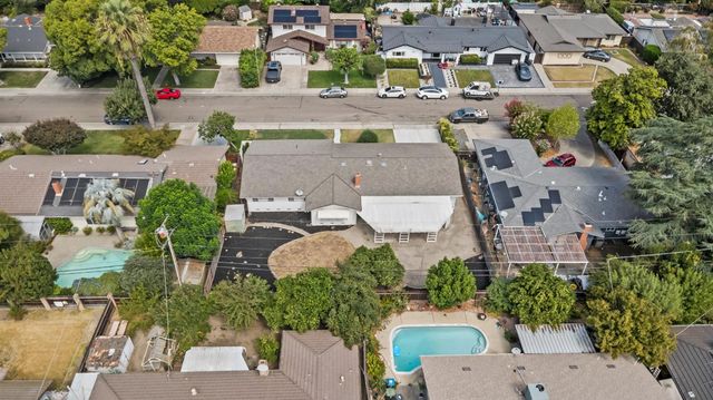 14 W Canterbury Dr, Stockton, CA 95207