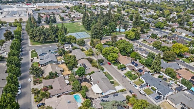 14 W Canterbury Dr, Stockton, CA 95207