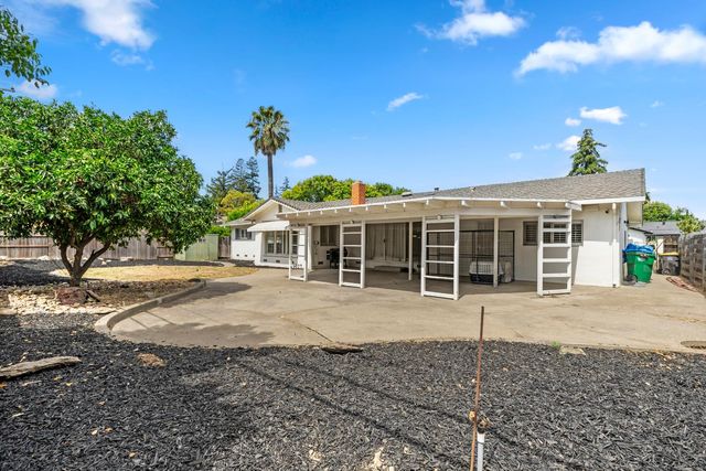 14 W Canterbury Dr, Stockton, CA 95207