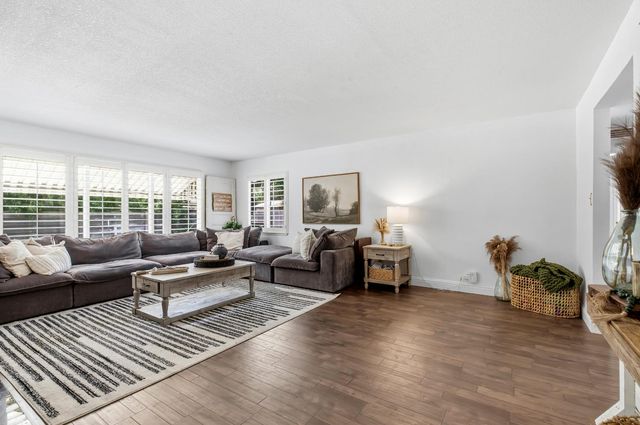 14 W Canterbury Dr, Stockton, CA 95207