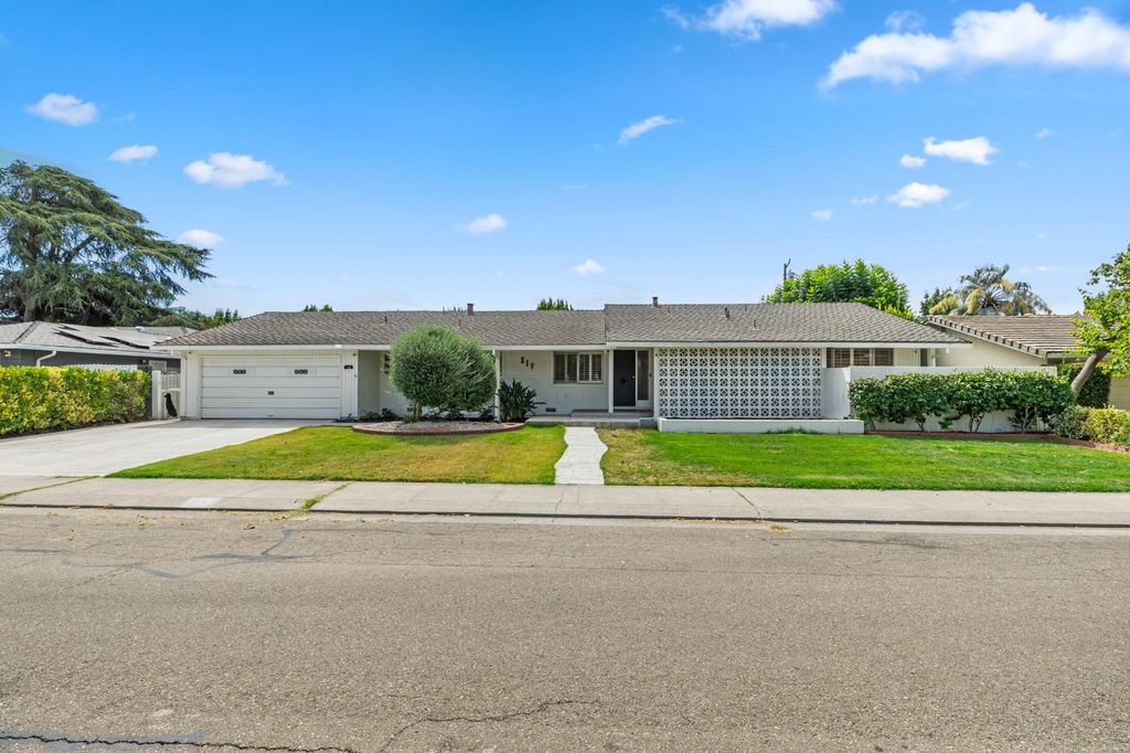 14 W Canterbury Dr, Stockton, CA 95207