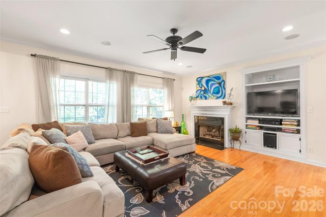 10512 Kilchurn Court, Charlotte, NC 28277