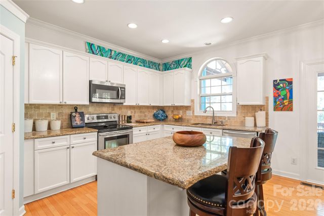 10512 Kilchurn Court, Charlotte, NC 28277