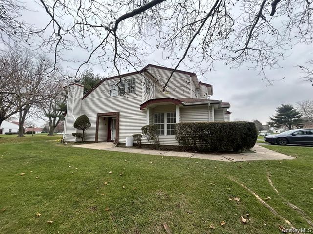 5 Norfolk Court, Coram, NY 11727