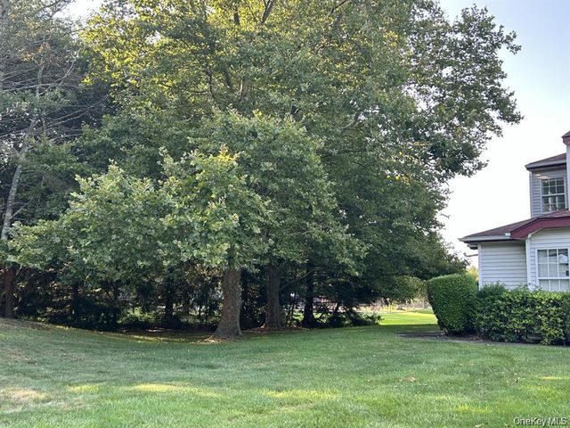 5 Norfolk Court, Coram, NY 11727