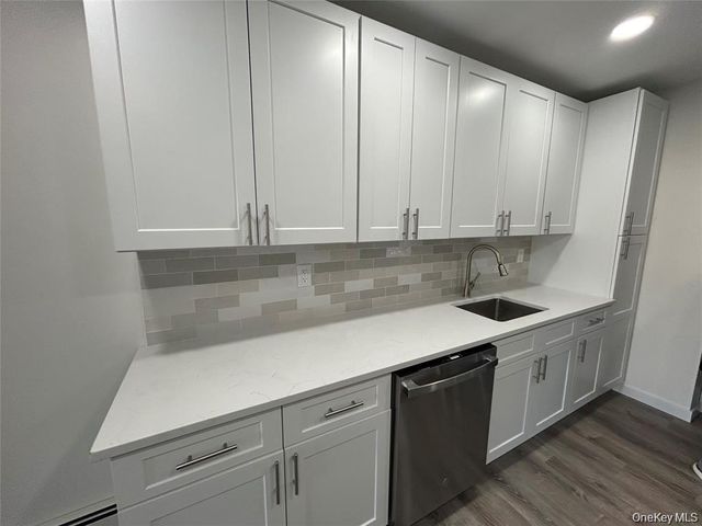 5 Norfolk Court, Coram, NY 11727