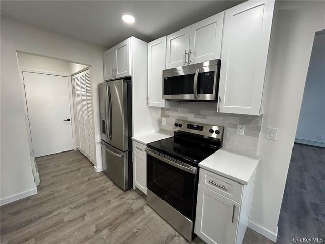 5 Norfolk Court, Coram, NY 11727