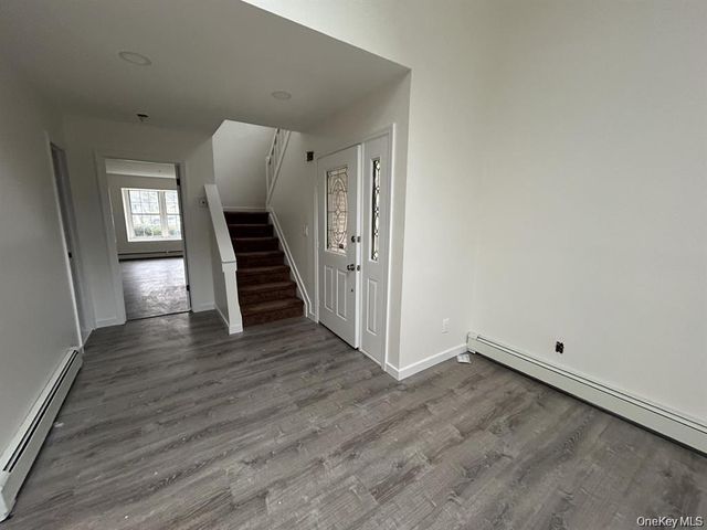 5 Norfolk Court, Coram, NY 11727