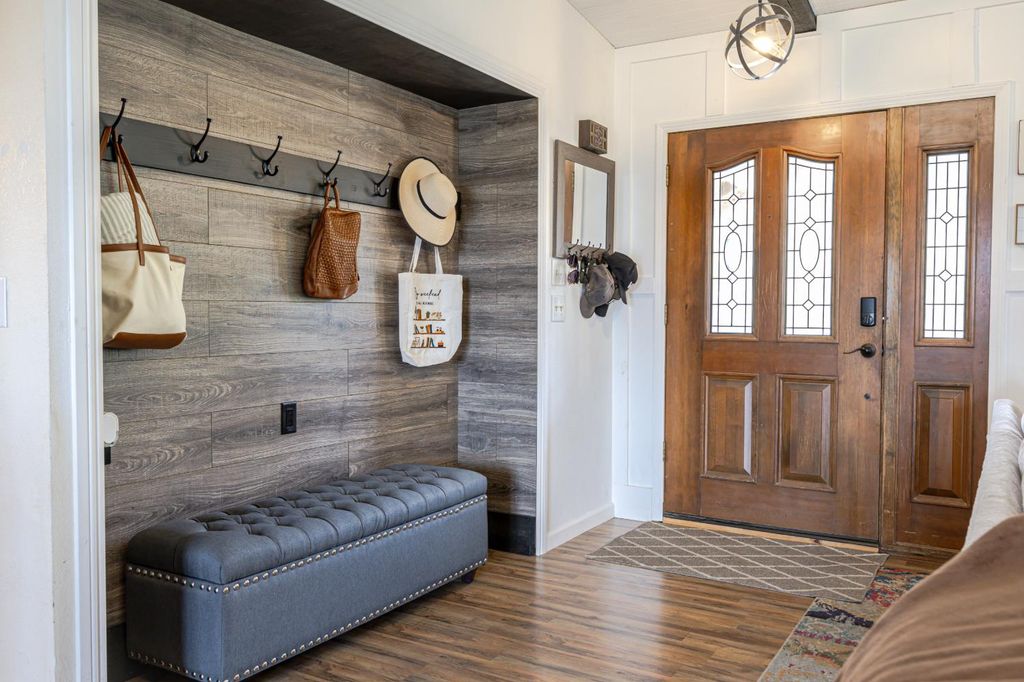 Image 12 of property listing at 28977 Long Hollow Court N, Coarsegold, CA 93614
