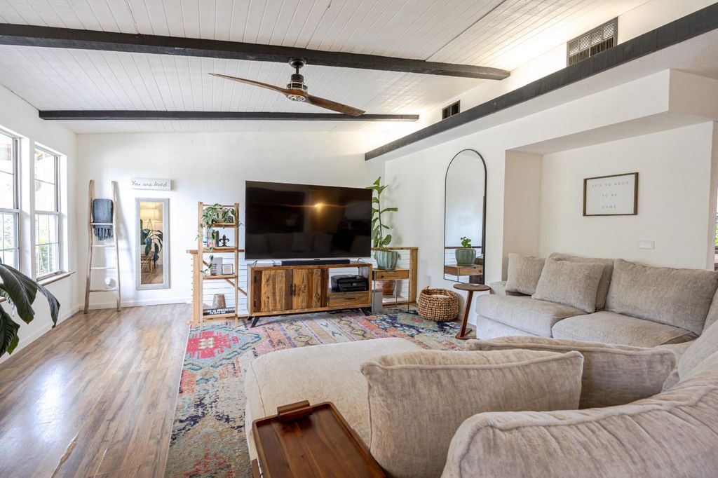 Image 14 of property listing at 28977 Long Hollow Court N, Coarsegold, CA 93614
