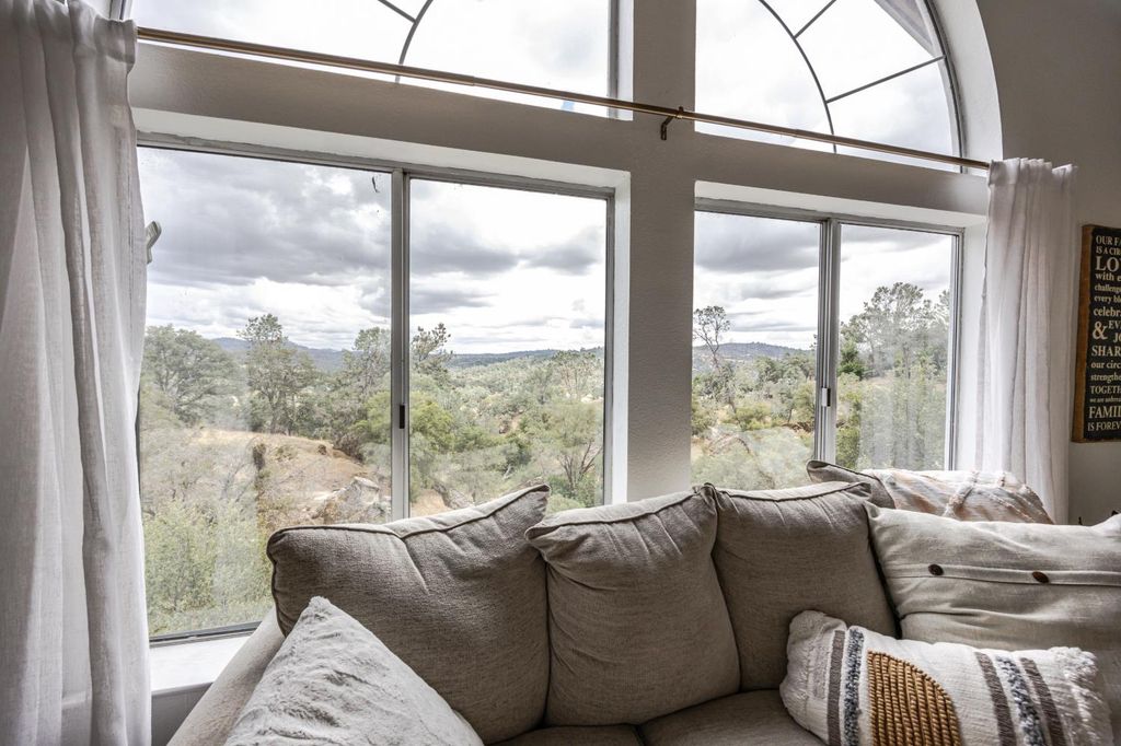 Image 29 of property listing at 28977 Long Hollow Court N, Coarsegold, CA 93614