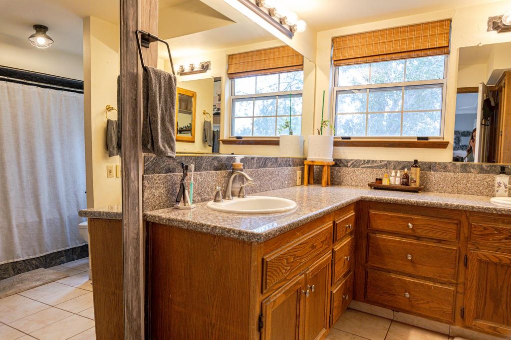 Image 39 of property listing at 28977 Long Hollow Court N, Coarsegold, CA 93614