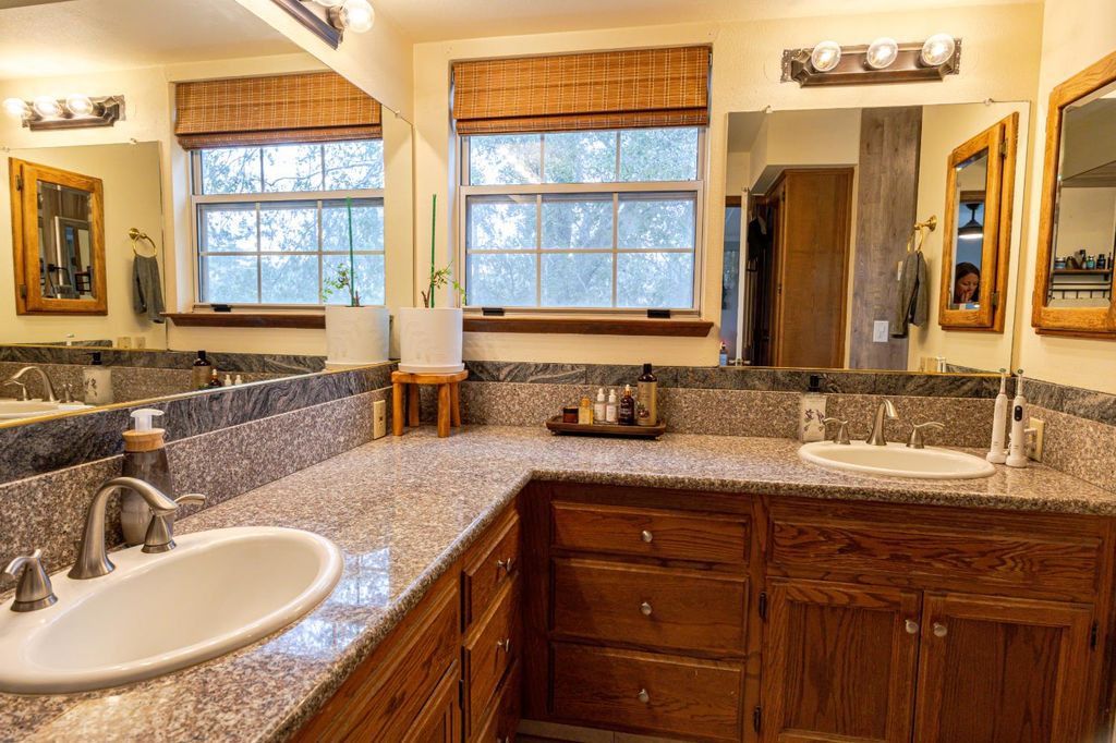 Image 40 of property listing at 28977 Long Hollow Court N, Coarsegold, CA 93614