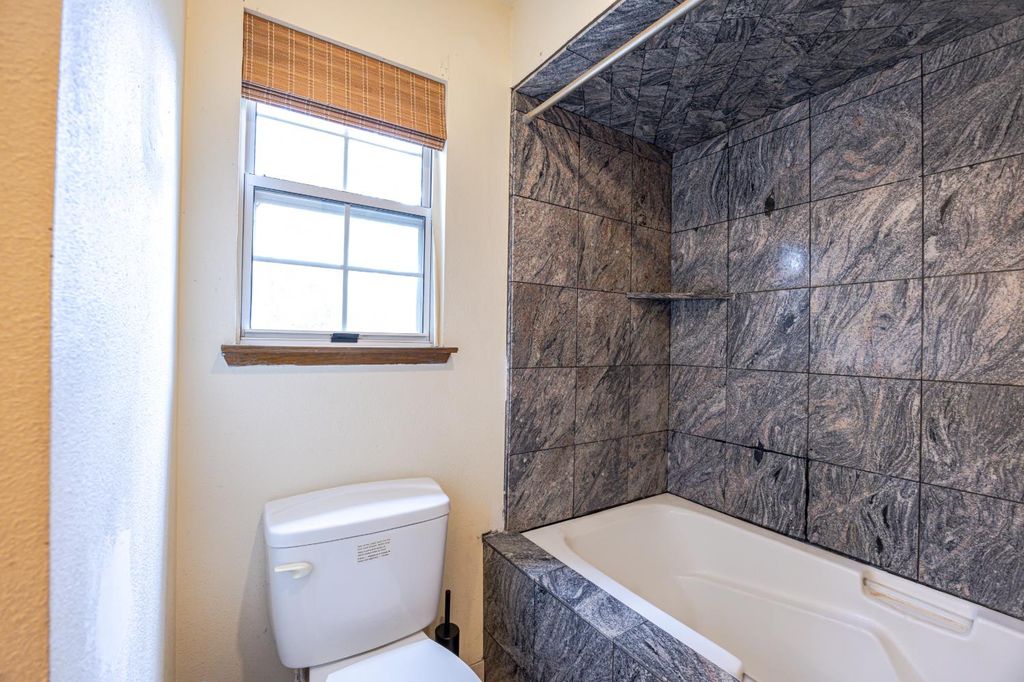 Image 42 of property listing at 28977 Long Hollow Court N, Coarsegold, CA 93614