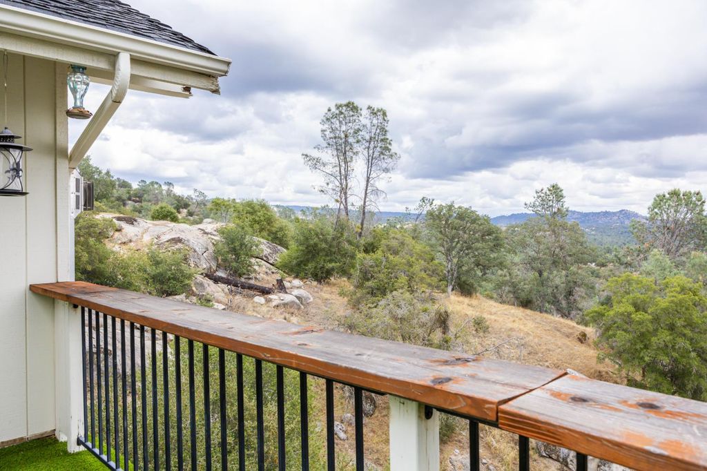 Image 51 of property listing at 28977 Long Hollow Court N, Coarsegold, CA 93614