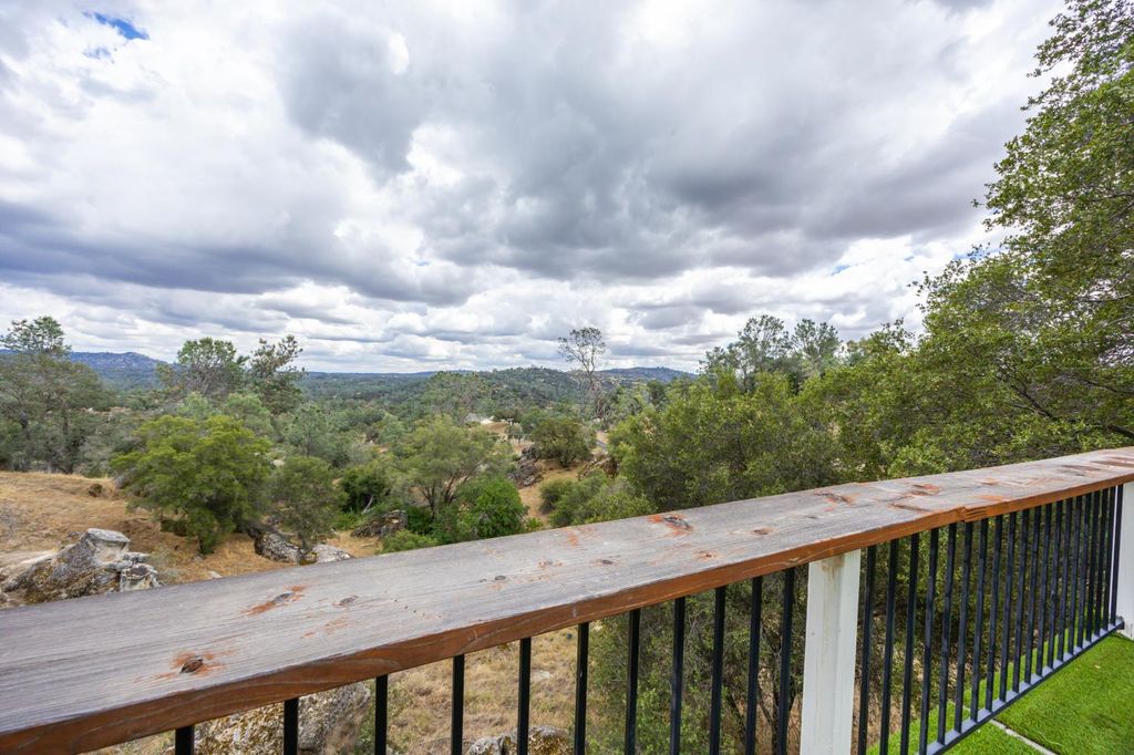 Image 52 of property listing at 28977 Long Hollow Court N, Coarsegold, CA 93614