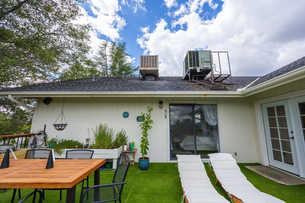 Image 53 of property listing at 28977 Long Hollow Court N, Coarsegold, CA 93614