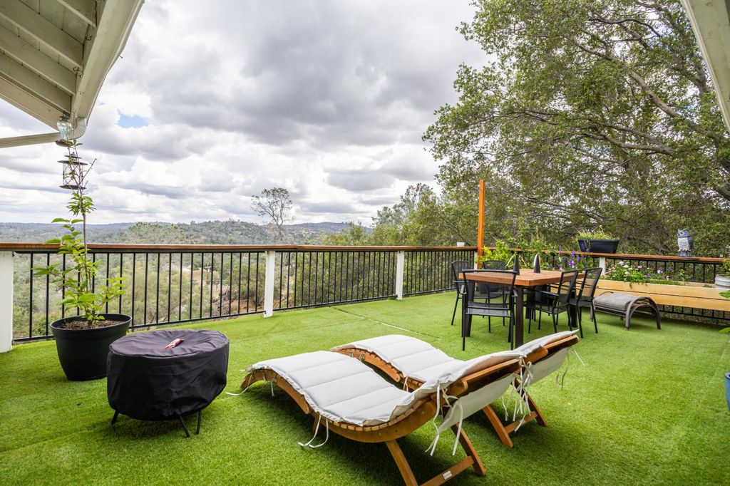 Image 7 of property listing at 28977 Long Hollow Court N, Coarsegold, CA 93614