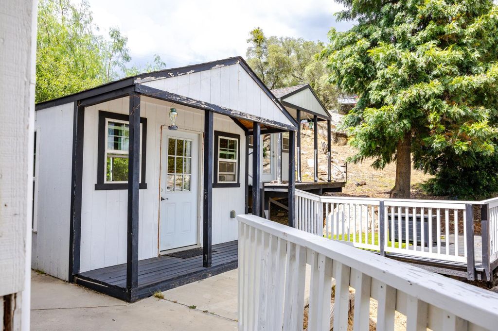 Image 71 of property listing at 28977 Long Hollow Court N, Coarsegold, CA 93614