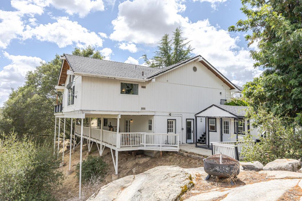 Image 79 of property listing at 28977 Long Hollow Court N, Coarsegold, CA 93614