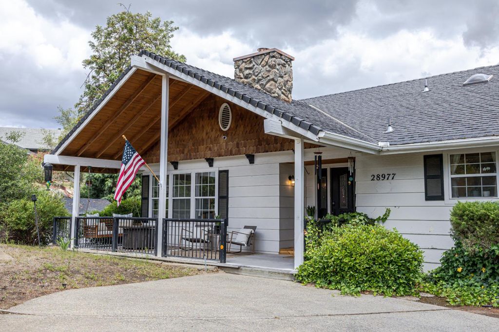 Image 8 of property listing at 28977 Long Hollow Court N, Coarsegold, CA 93614