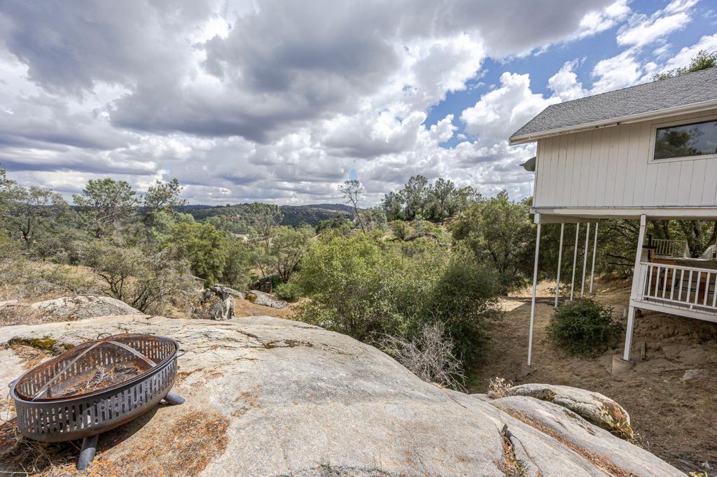 Image 80 of property listing at 28977 Long Hollow Court N, Coarsegold, CA 93614