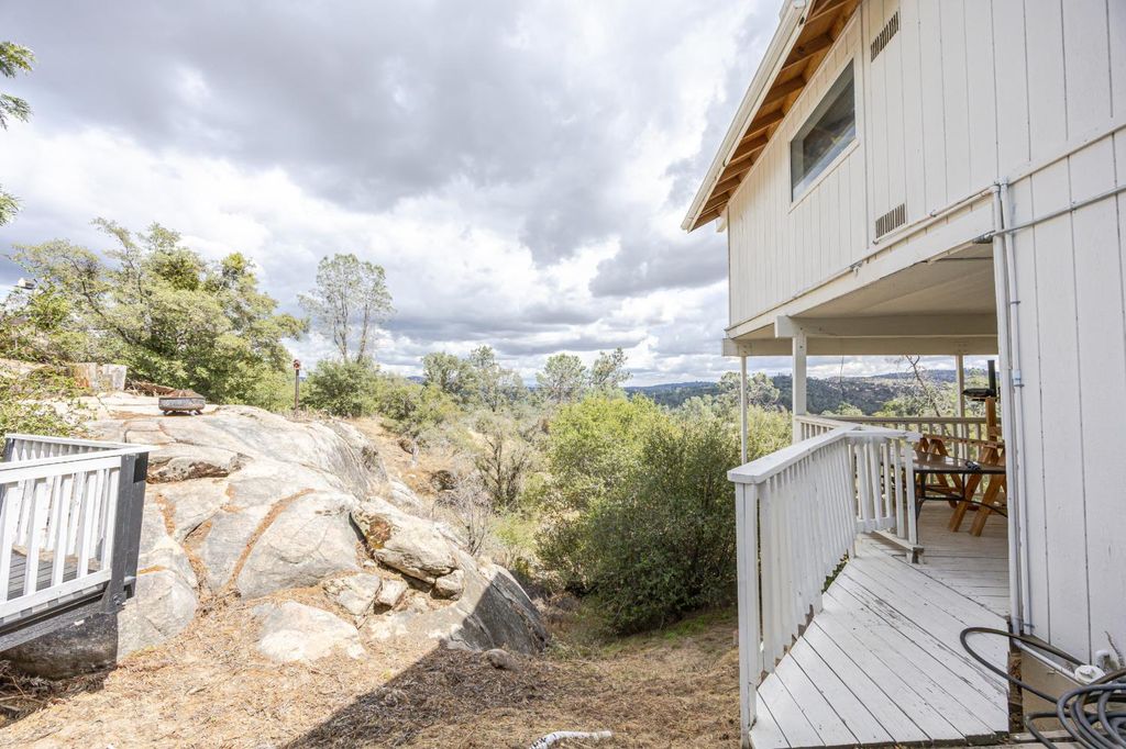 Image 81 of property listing at 28977 Long Hollow Court N, Coarsegold, CA 93614