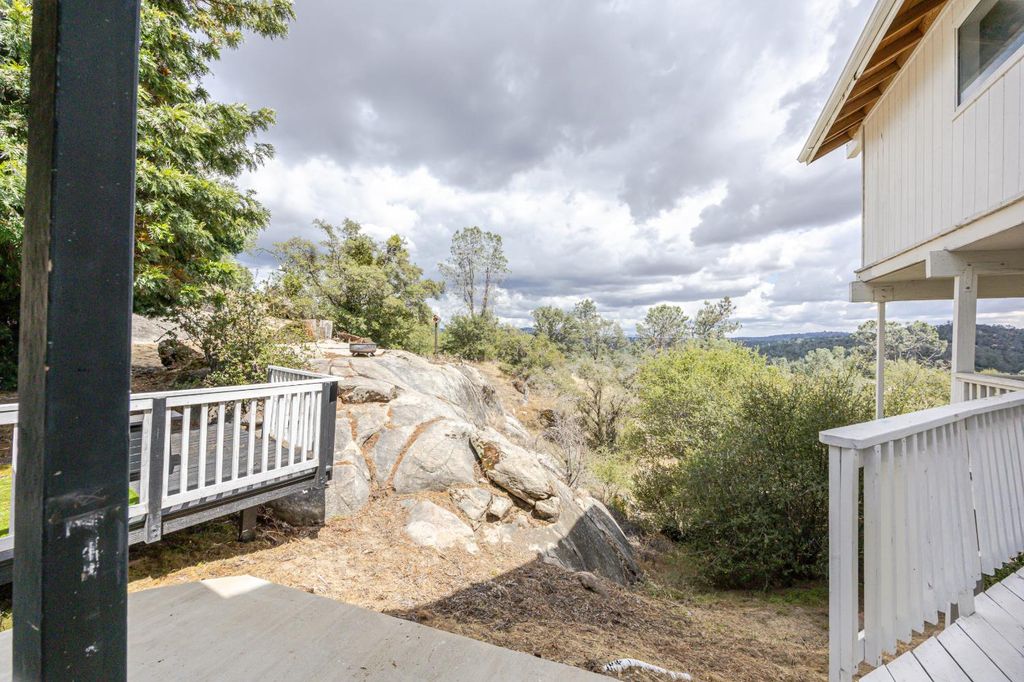 Image 82 of property listing at 28977 Long Hollow Court N, Coarsegold, CA 93614
