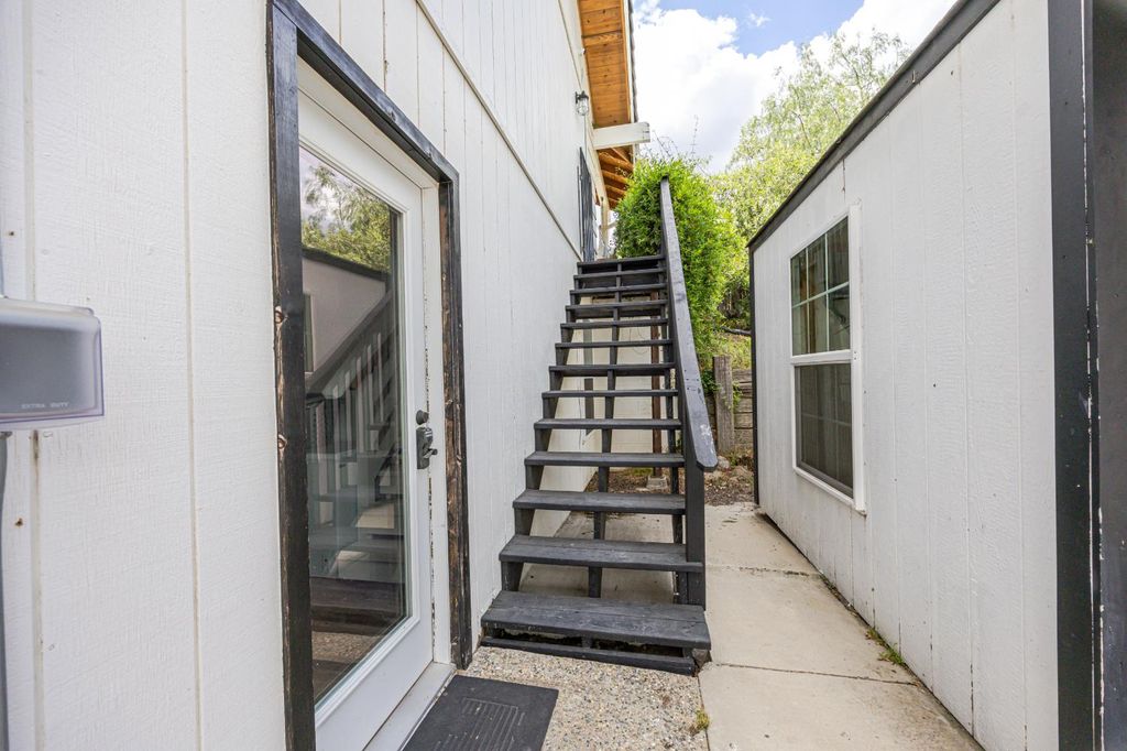 Image 83 of property listing at 28977 Long Hollow Court N, Coarsegold, CA 93614