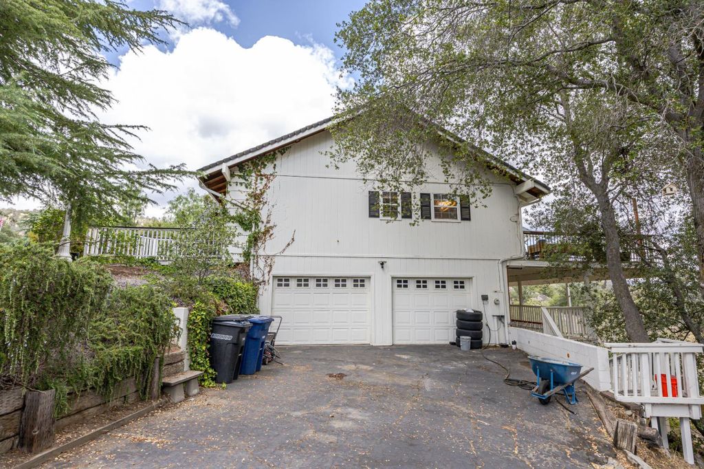 Image 84 of property listing at 28977 Long Hollow Court N, Coarsegold, CA 93614