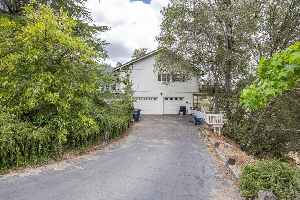 Image 85 of property listing at 28977 Long Hollow Court N, Coarsegold, CA 93614